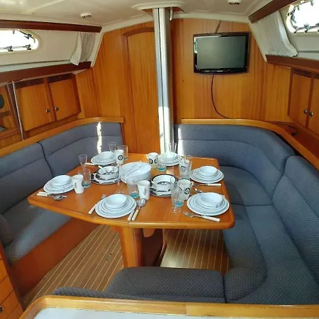Be Local - Sleep Aboard A Sailing Boat In Apartment Lisbon