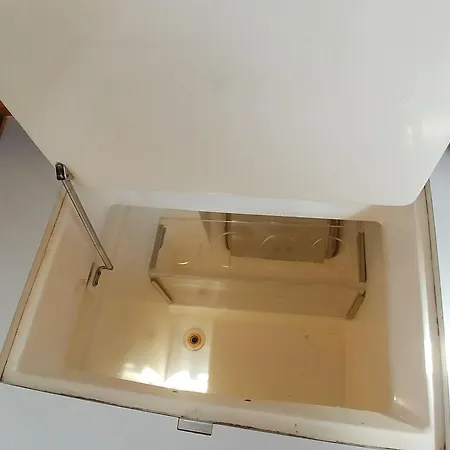 Sleep On A Sailboat In A Unique * リスボン