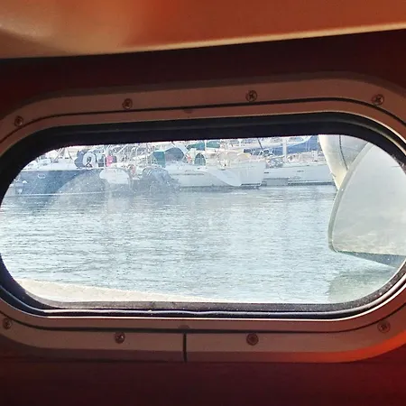 Be Local - Sleep Aboard A Sailing Boat In Apartment *