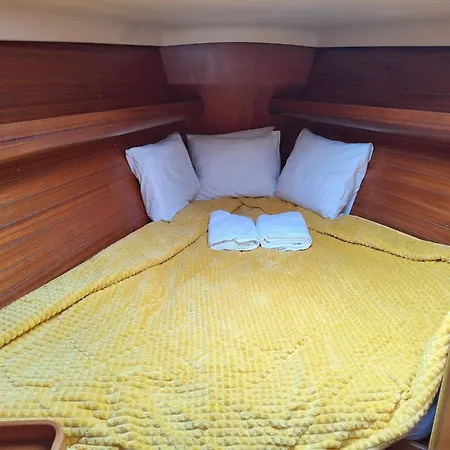 Be Local - Sleep Aboard A Sailing Boat In * Lisbon