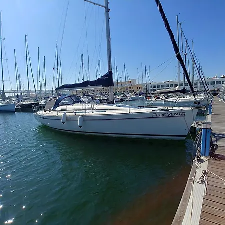 Be Local - Sleep Aboard A Sailing Boat In Apartment Lisbon
