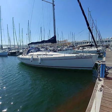 Sleep On A Sailboat In A Unique 公寓 Lisboa