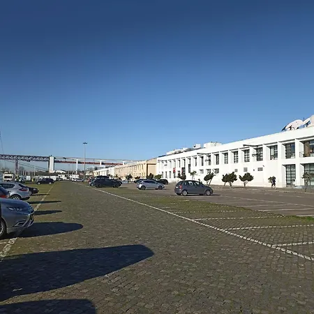 Sleep On A Sailboat In A Unique * リスボン