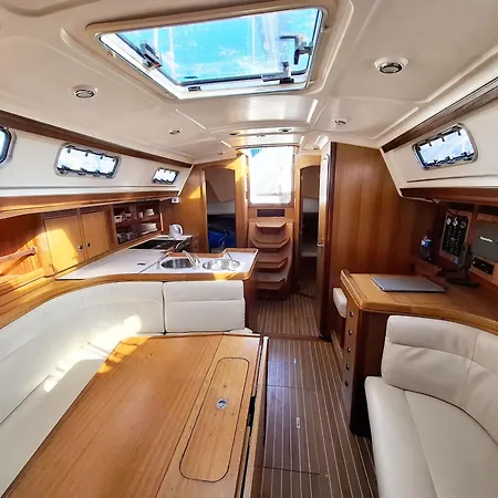 Sleep On A Sailboat In A Unique * Лиссабон