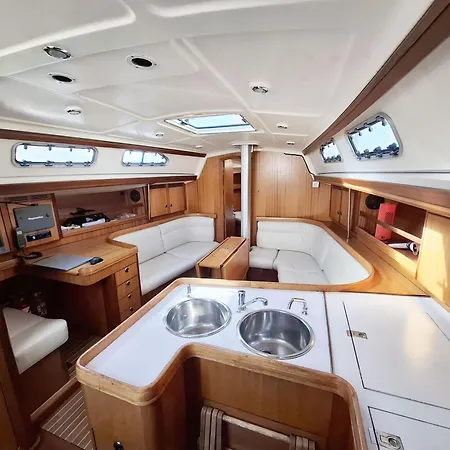 Апартаменти Sleep On A Sailboat In A Unique