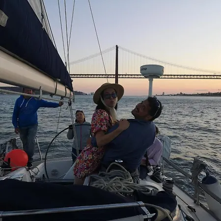 Sleep On A Sailboat In A Unique 公寓