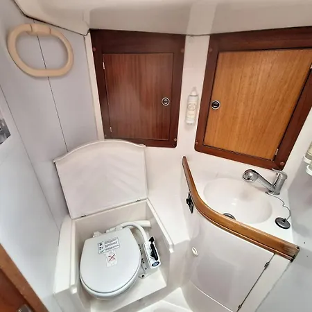 Sleep On A Sailboat In A Unique 公寓 *