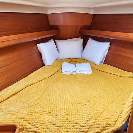 Sleep On A Sailboat In A Unique 公寓 *