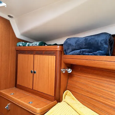 Sleep On A Sailboat In A Unique 公寓 Lisboa