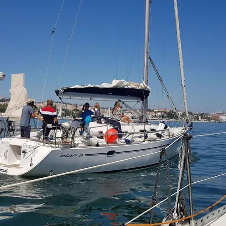 Sleep On A Sailboat In A Unique * Лиссабон