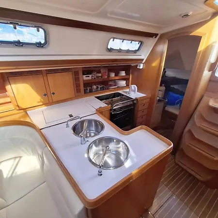 Sleep On A Sailboat In A Unique Апартаменты *