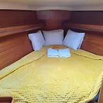 Sleep On A Sailboat In A Unique Апартаменты *