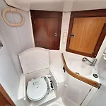 Sleep On A Sailboat In A Unique Апартаменты *