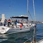 Sleep On A Sailboat In A Unique * Лиссабон