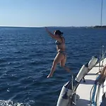 Sleep On A Sailboat In A Unique Апартаменты