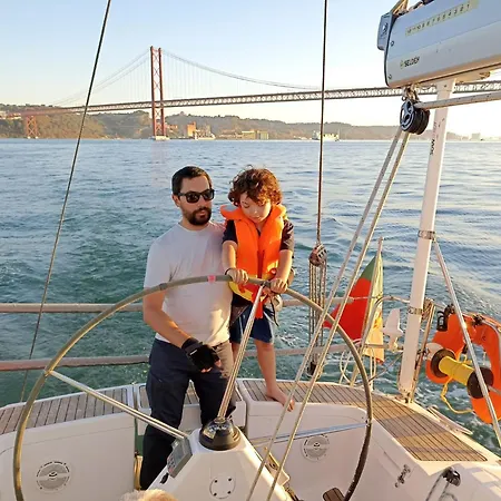 Sleep On A Sailboat In A Unique Lisboa
