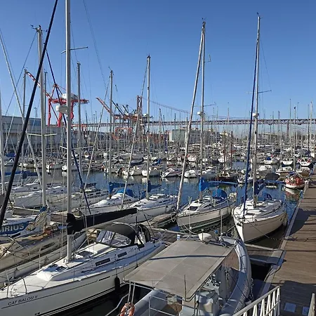 Sleep On A Sailboat In A Unique Lisboa